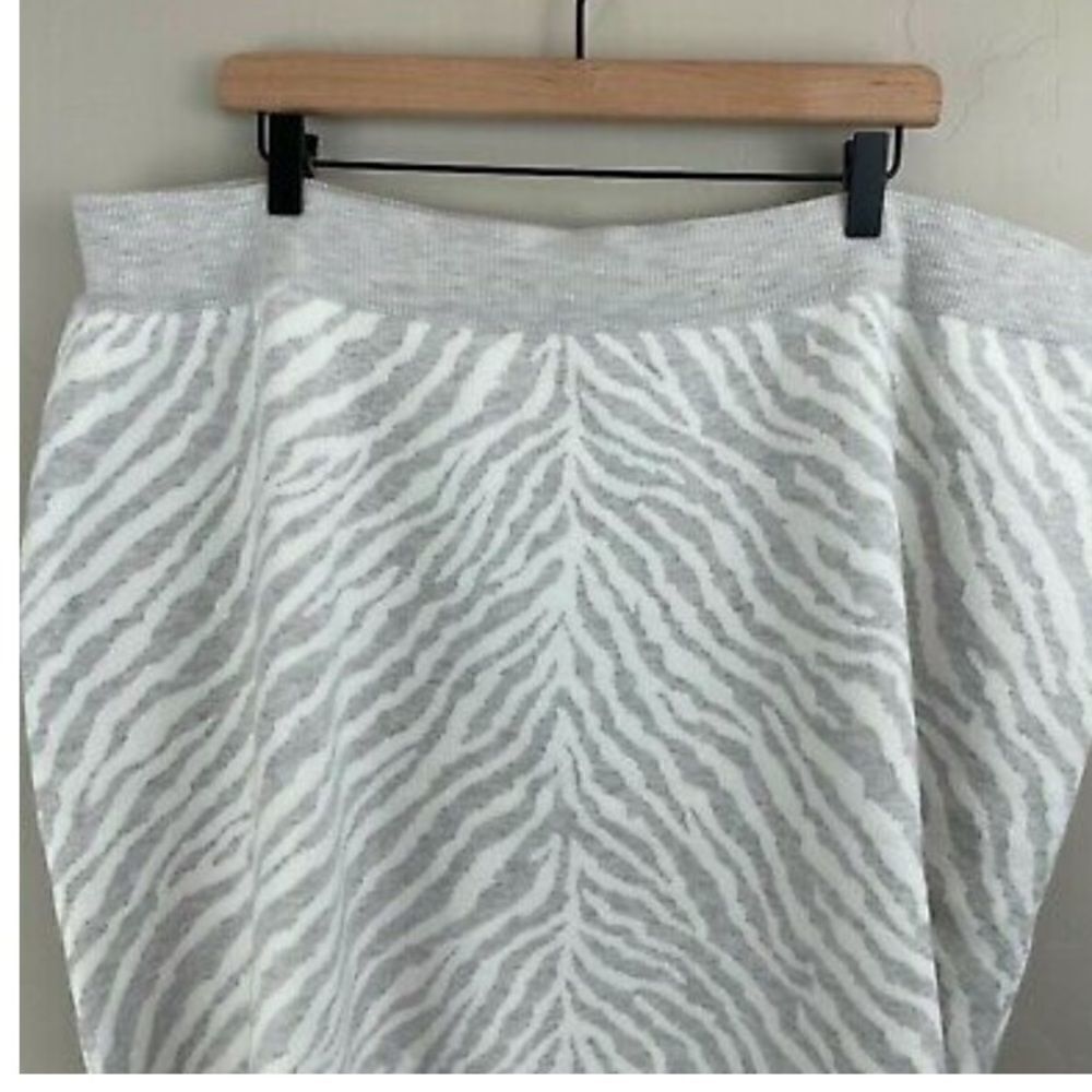Dolan left coast  zebra ruffle knit mini skirt - Picture 9 of 14